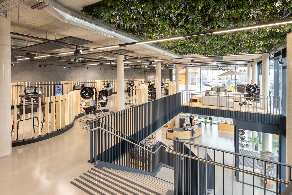 Outlet im ersten Stock mit Grills
