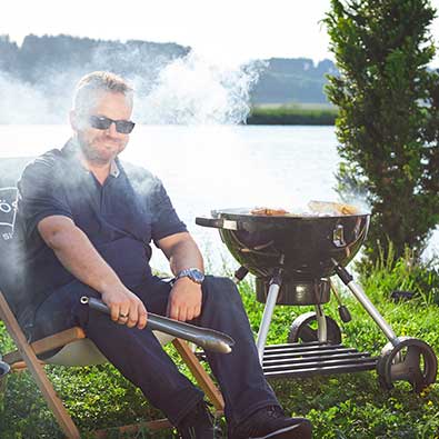 Grillen mit dem Smoker No.1 F50-S schwarz am See